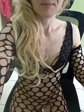 Snapshot of Monella78 chatting on May 20, 1:19 pm Monella78 online show from May 20, 1:19 pm