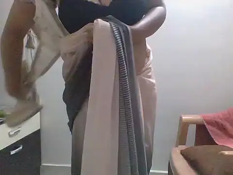 anu-anu2002 online show from April 3, 7:09 pm