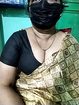 Snapshot of aarthika chatting on October 18, 10:39 am aarthika online show from October 18, 10:39 am