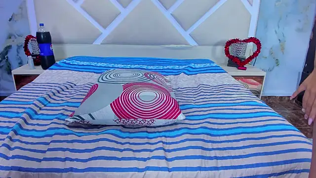 Snapshot of Innocent_Looks chatting on November 10, 6:13 pm Innocent Looks online show from November 10, 6:13 pm