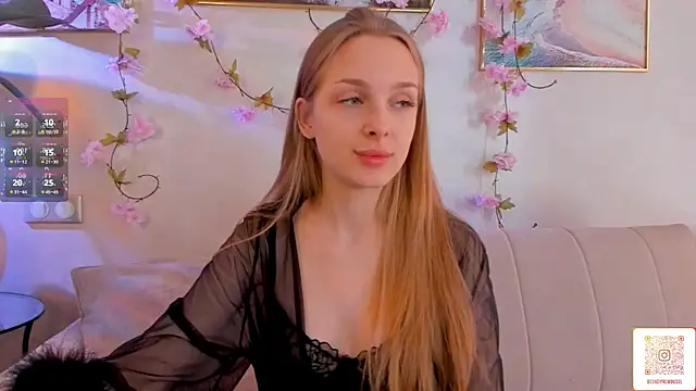 Snapshot of CindyGreen chatting on November 2, 6:51 am CindyGreen online show from November 2, 6:51 am