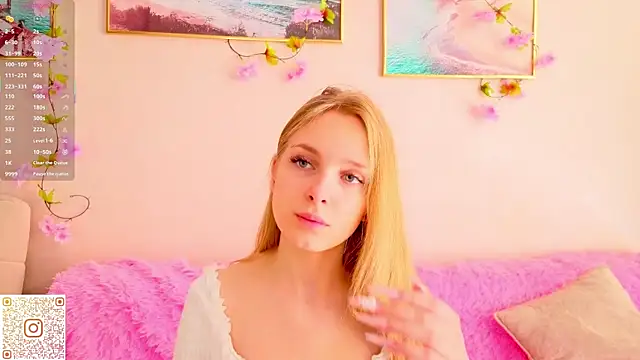 Snapshot of CindyGreen chatting on October 12, 6:48 am CindyGreen online show from October 12, 6:48 am