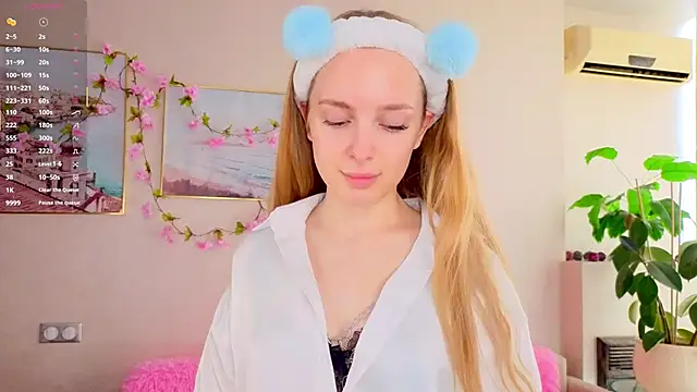 Snapshot of CindyGreen chatting on September 9, 6:45 am CindyGreen online show from September 9, 6:45 am