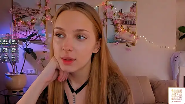 Snapshot of CindyGreen chatting on October 27, 8:04 am CindyGreen online show from October 27, 8:04 am