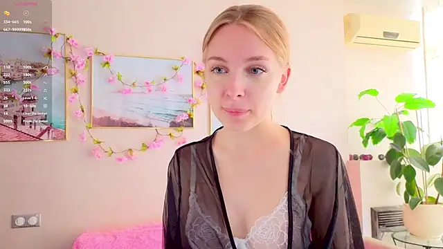 Snapshot of CindyGreen chatting on September 10, 6:23 am CindyGreen online show from September 10, 6:23 am