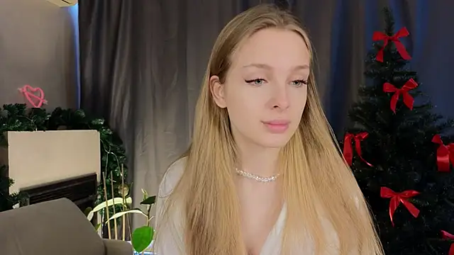 Snapshot of CindyGreen chatting on December 3, 6:25 am CindyGreen online show from December 3, 6:25 am