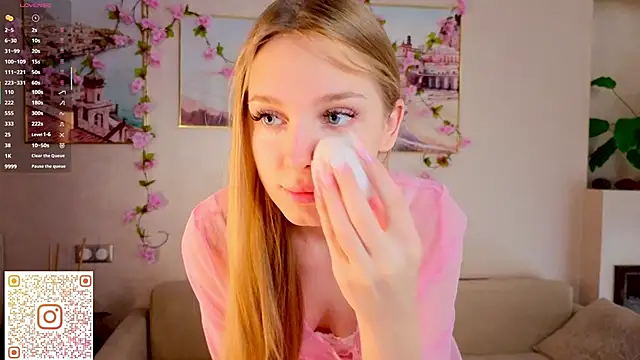 Snapshot of CindyGreen chatting on October 1, 7:13 am CindyGreen online show from October 1, 7:13 am