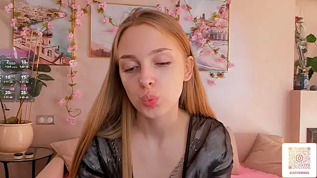 Snapshot of CindyGreen chatting on October 23, 6:23 am CindyGreen online show from October 23, 6:23 am