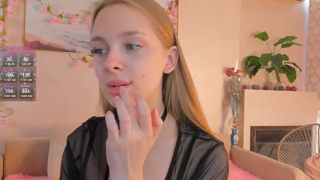 Snapshot of CindyGreen chatting on October 19, 6:16 am CindyGreen online show from October 19, 6:16 am