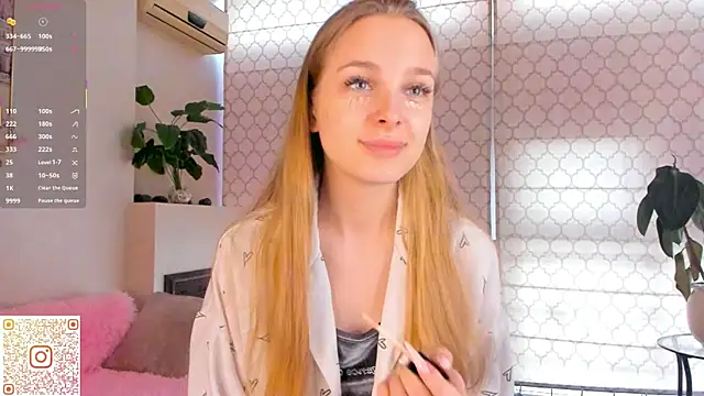 Snapshot of CindyGreen chatting on October 9, 6:03 am CindyGreen online show from October 9, 6:03 am