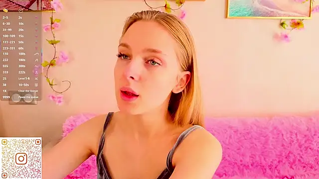 Snapshot of CindyGreen chatting on October 14, 7:09 am CindyGreen online show from October 14, 7:09 am