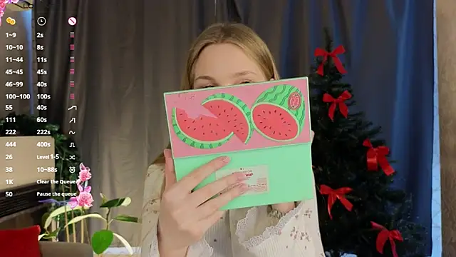 Snapshot of CindyGreen chatting on December 2, 6:15 am CindyGreen online show from December 2, 6:15 am