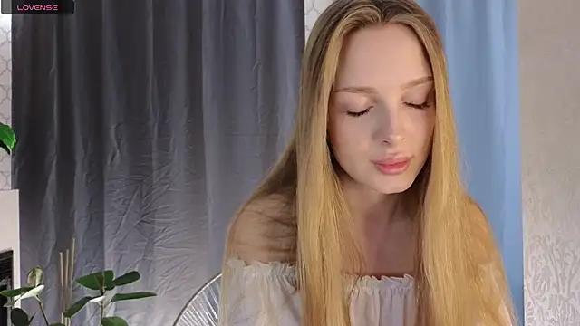 Snapshot of CindyGreen chatting on November 13, 6:17 am CindyGreen online show from November 13, 6:17 am