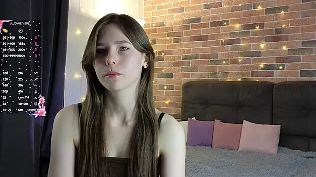 EmiliDen online show from October 31, 5:20 pm