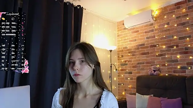 EmiliDen online show from November 4, 5:06 pm