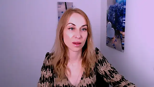 Snapshot of Create_your_own_sun chatting on September 27, 12:22 pm Create your own sun online show from September 27, 12:22 pm