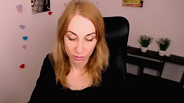 Snapshot of Create_your_own_sun chatting on October 5, 1:46 pm Create your own sun online show from October 5, 1:46 pm