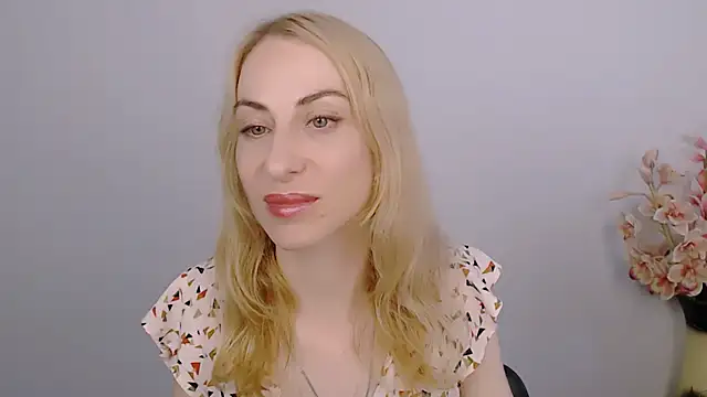 Snapshot of Create_your_own_sun chatting on July 16, 12:35 pm Create your own sun online show from July 16, 12:35 pm