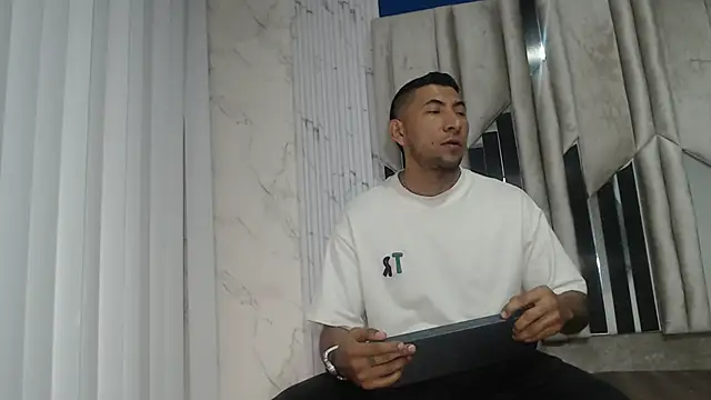 Morganandmegan online show from November 27, 11:10 am