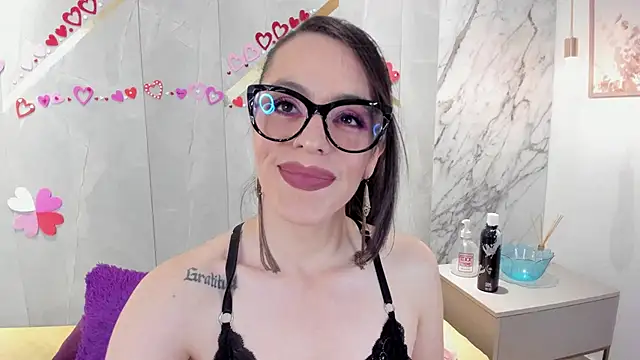 IsisNoir online show from March 13, 1:05 pm