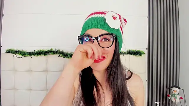 IsisNoir online show from December 20, 2:42 pm