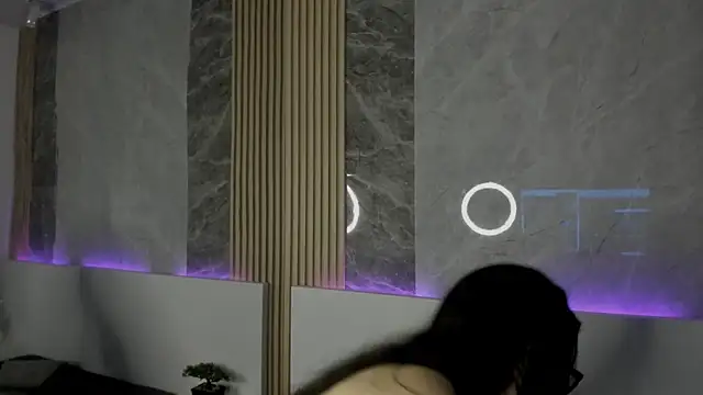 IsisNoir online show from September 8, 7:35 pm