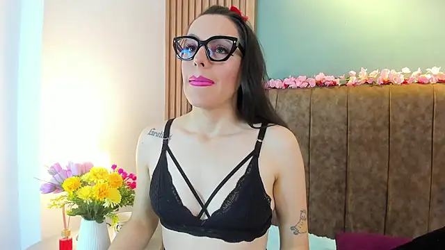 IsisNoir online show from April 18, 12:40 pm