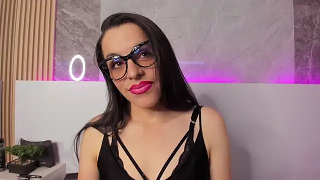 IsisNoir online show from September 19, 7:51 pm