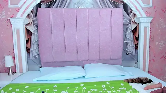 Snapshot of mishell_lovely chatting on November 12, 1:26 pm mishell lovely online show from November 12, 1:26 pm