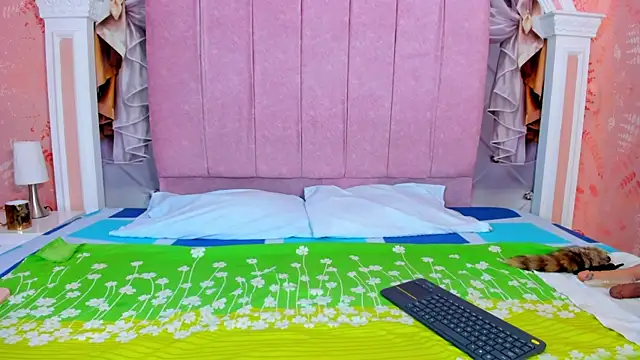 Snapshot of mishell_lovely chatting on November 9, 3:43 am mishell lovely online show from November 9, 3:43 am