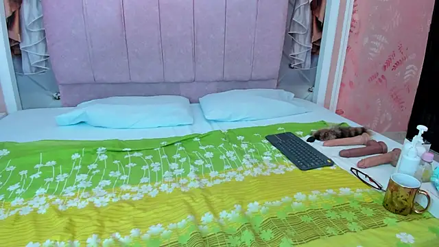 Snapshot of mishell_lovely chatting on November 13, 3:27 pm mishell lovely online show from November 13, 3:27 pm