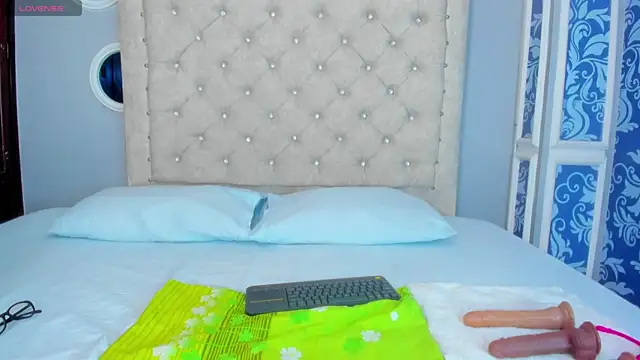 mishell lovely online show from January 9, 12:23 pm