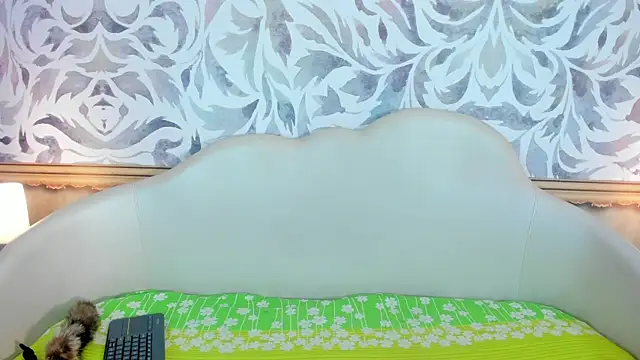 Snapshot of mishell_lovely chatting on December 3, 10:31 pm mishell lovely online show from December 3, 10:31 pm