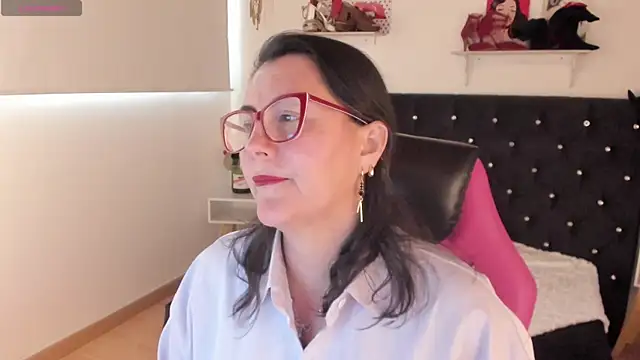 Snapshot of D_Martii chatting on October 6, 7:36 pm D Martii online show from October 6, 7:36 pm