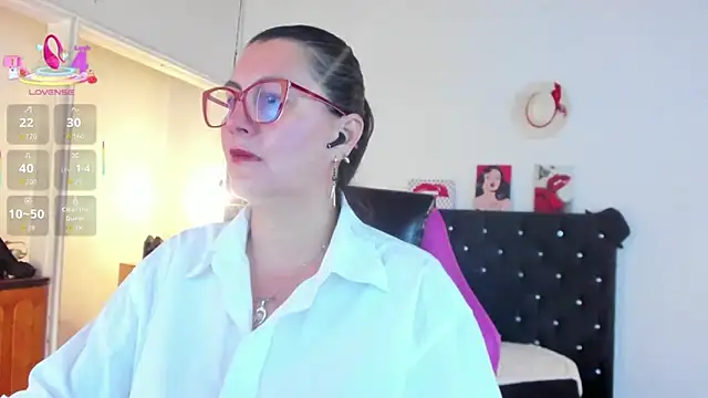 Snapshot of D_Martii chatting on October 16, 12:57 pm D Martii online show from October 16, 12:57 pm