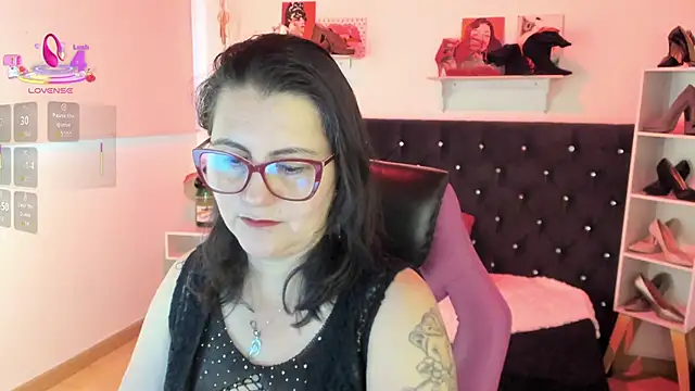 Snapshot of D_Martii chatting on October 8, 11:34 am D Martii online show from October 8, 11:34 am