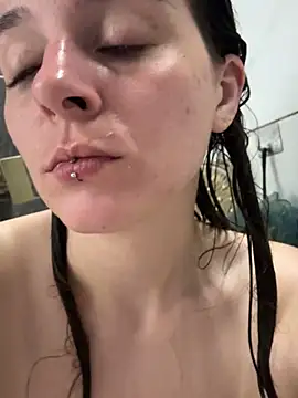 LilyIrons online show from May 15, 3:26 am