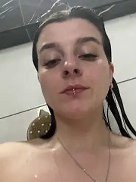 LilyIrons online show from April 17, 4:54 pm