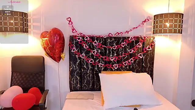 Snapshot of evvaa_moon69 chatting on February 13, 12:27 pm evvaa moon69 online show from February 13, 12:27 pm