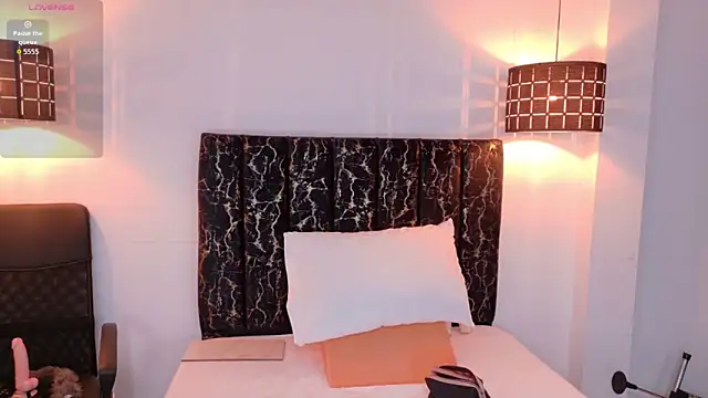 evvaa moon69 online show from March 29, 12:40 pm