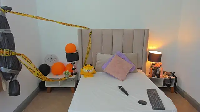 Snapshot of evvaa_moon69 chatting on October 9, 12:49 pm evvaa moon69 online show from October 9, 12:49 pm