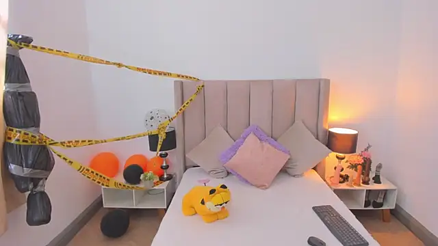 Snapshot of evvaa_moon69 chatting on October 11, 1:23 pm evvaa moon69 online show from October 11, 1:23 pm