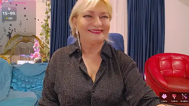 Snapshot of HypnotikCate chatting on January 11, 4:06 am HypnotikCate online show from January 11, 4:06 am