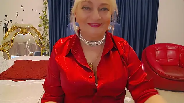 Snapshot of HypnotikCate chatting on March 1, 6:54 pm HypnotikCate online show from March 1, 6:54 pm