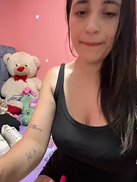 GiaDuque online show from November 5, 11:46 am