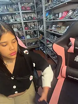 GiaDuque online show from February 28, 9:31 am