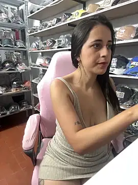 GiaDuque online show from September 18, 12:30 pm