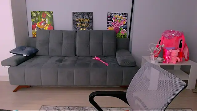 Snapshot of queenofthesense_ chatting on February 3, 2:44 pm queenofthesense online show from February 3, 2:44 pm