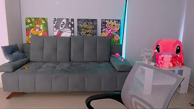 Snapshot of queenofthesense_ chatting on February 17, 8:11 am queenofthesense online show from February 17, 8:11 am