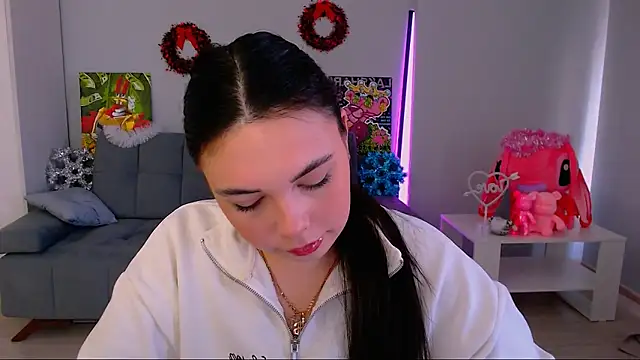 Snapshot of queenofthesense_ chatting on December 15, 8:42 am queenofthesense online show from December 15, 8:42 am